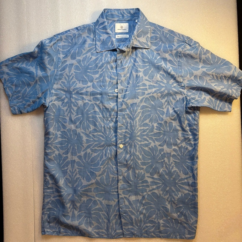 Serge Blanco Men's Light Blue Floral Casual Shirt.  Size: S.  Good Condition.